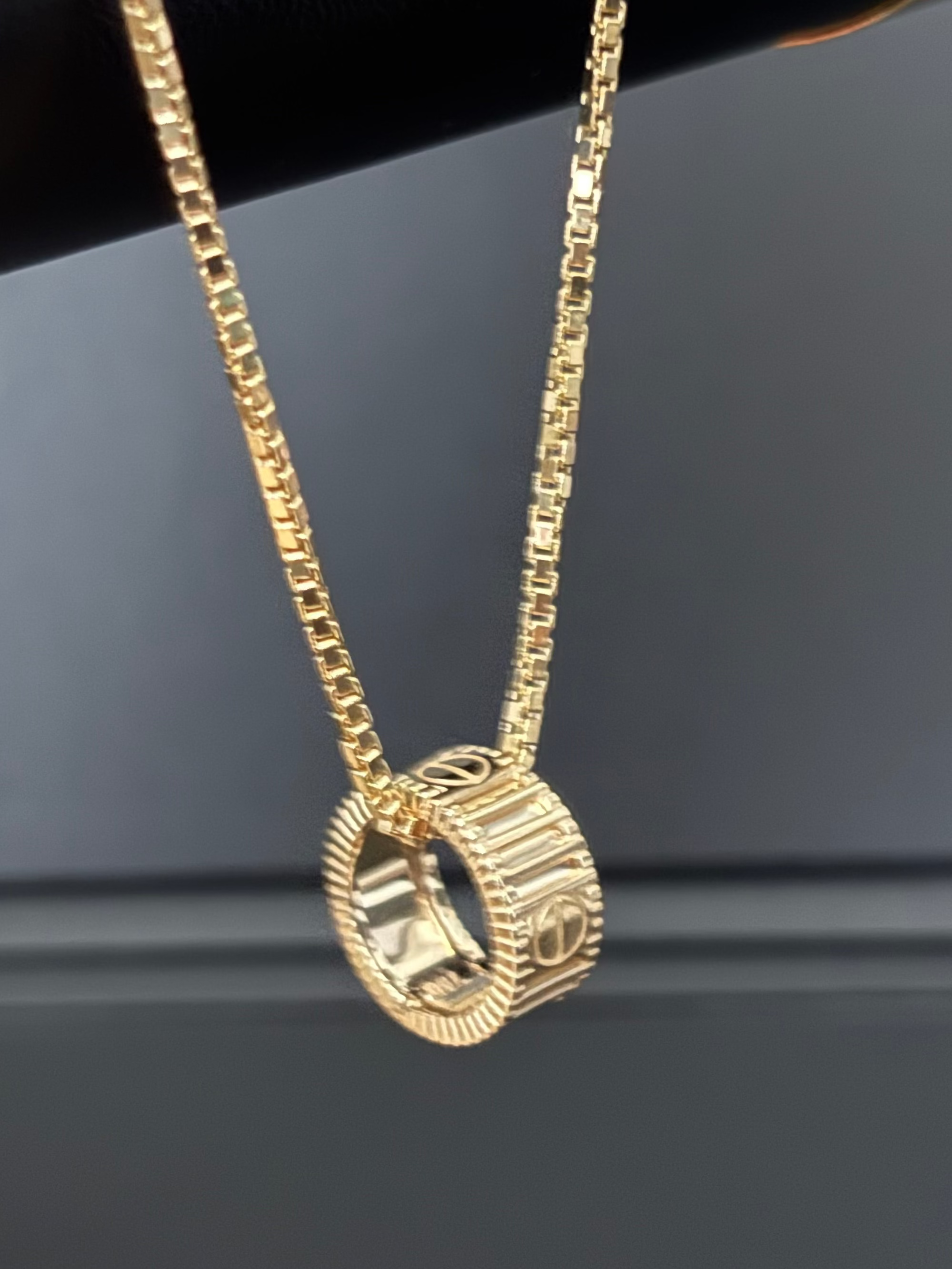 Barrel Pendant in Box Type Chain