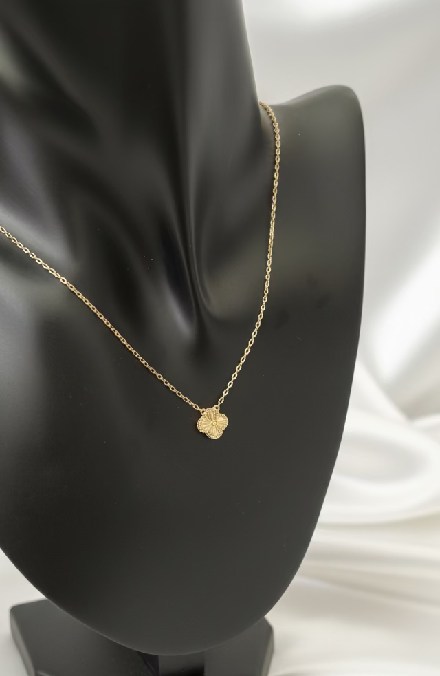 Size 17 Clover Centered Necklace