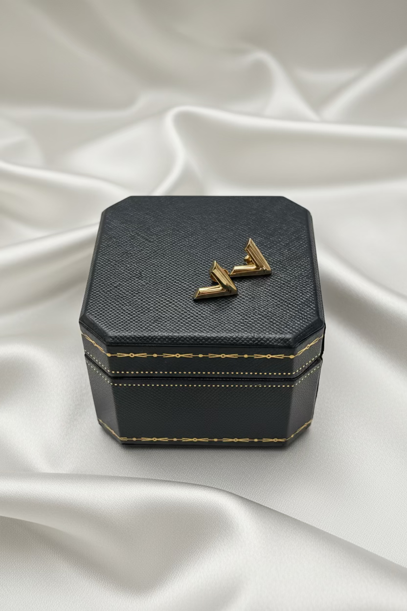 V Stud Earring