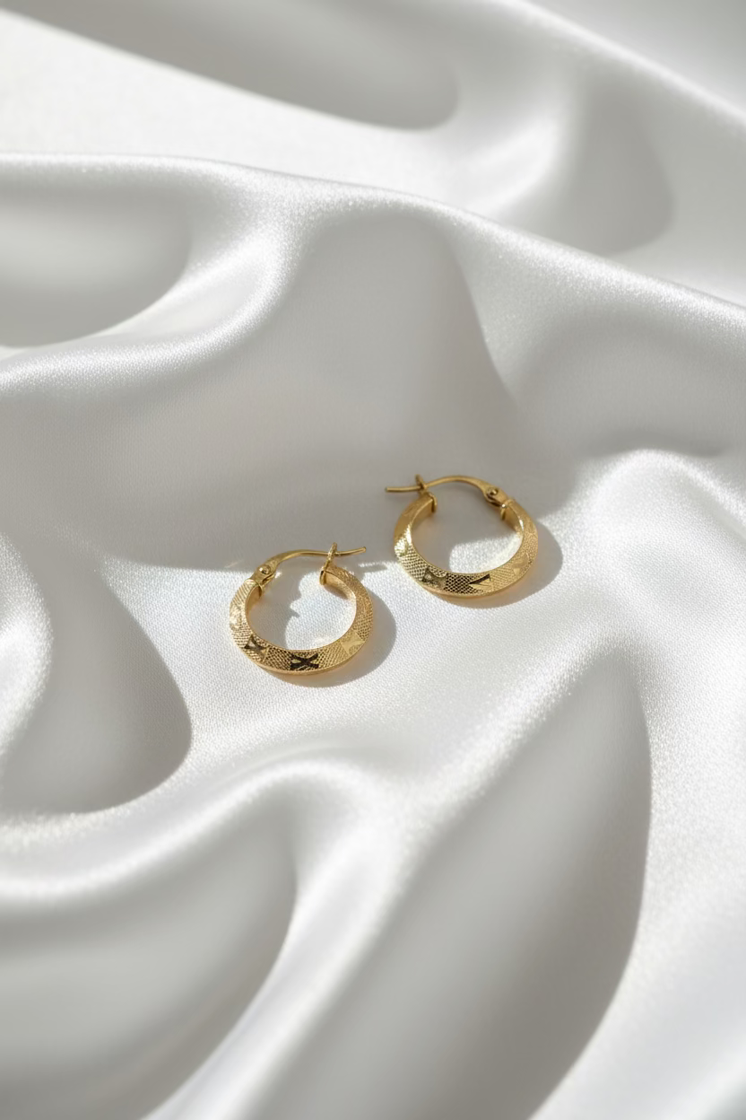 XoXo 15MM Hoop Earring