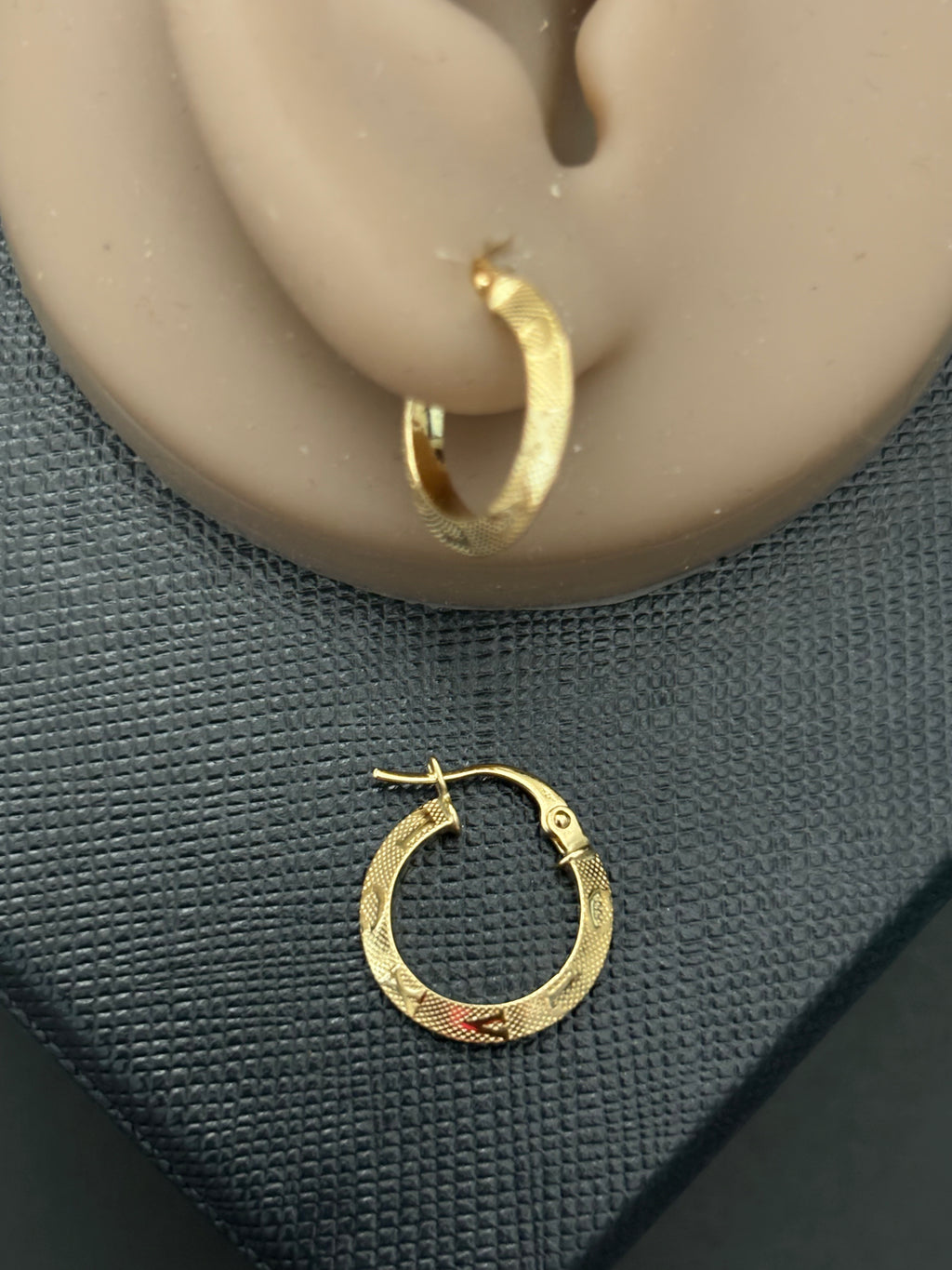 XoXo 15MM Hoop Earring